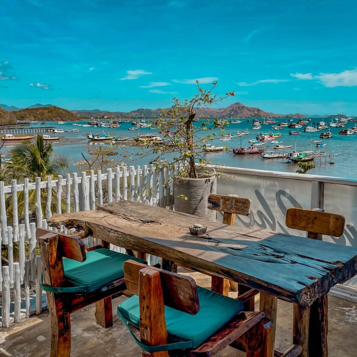 Labuan Bajo Langit Biru